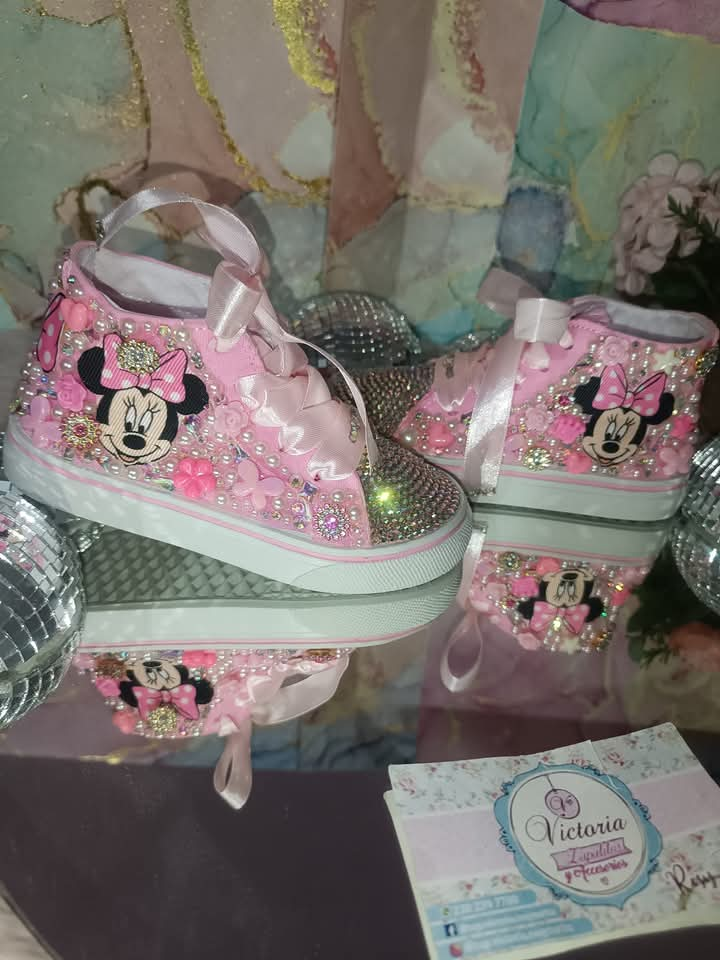 Zapatitos Victoria: Tenis Temáticos Minnie. Variedad de Numeración