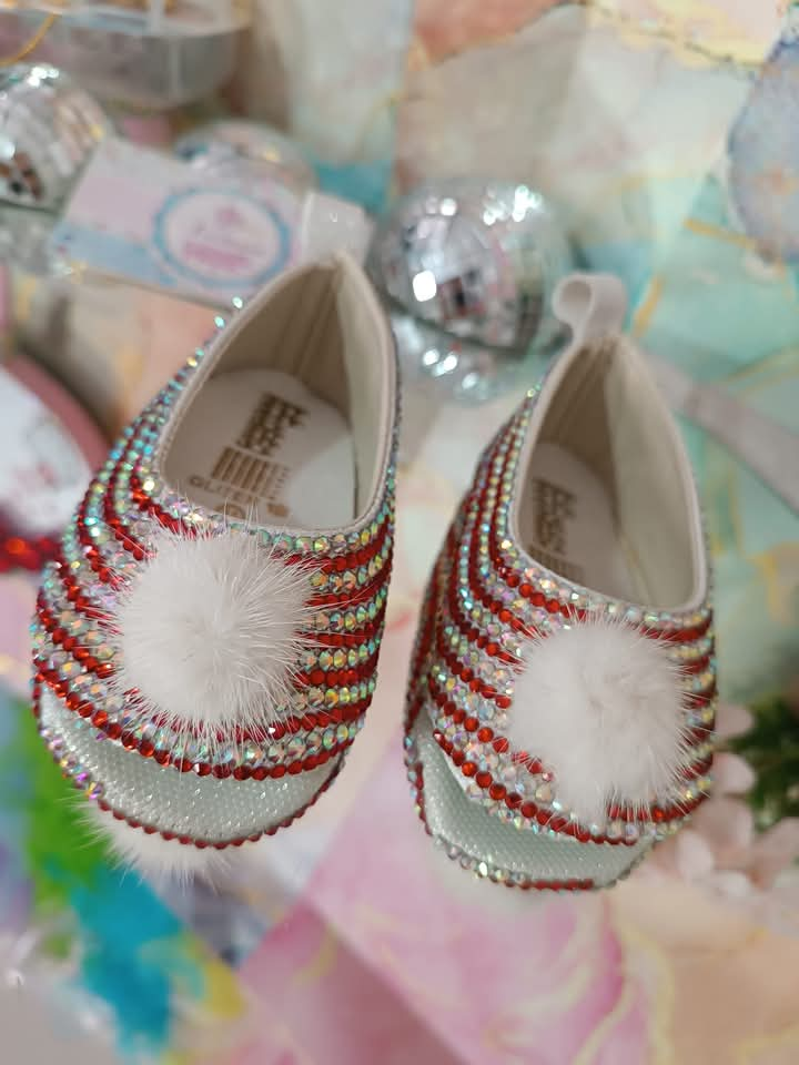 Zapatitos Victoria: Modelo de Cristal Swarovski y Rojo +Pom Pom . Variedad de Numeración