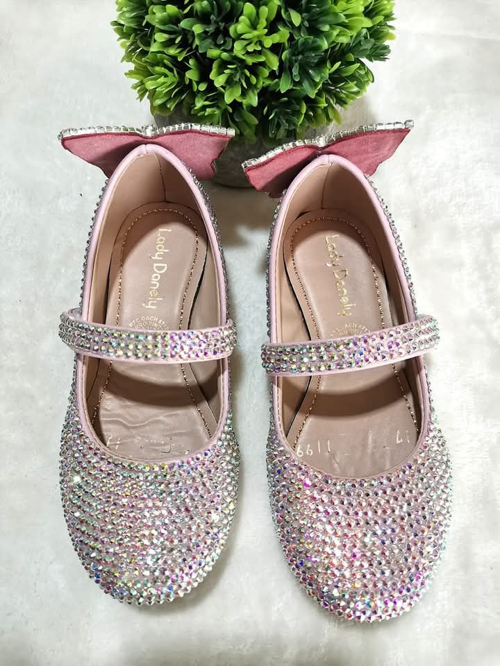 Zapatitos Victoria: Modelo de Cristal Swarovski Princesa. Variedad de Numeración.